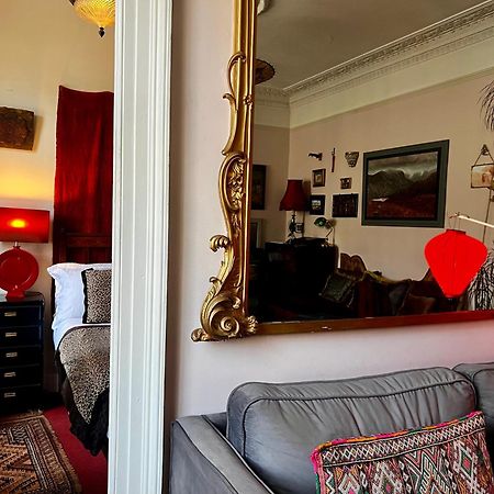 Central Apartment With Parking, Original Art And Antiques Edinburgh Ngoại thất bức ảnh