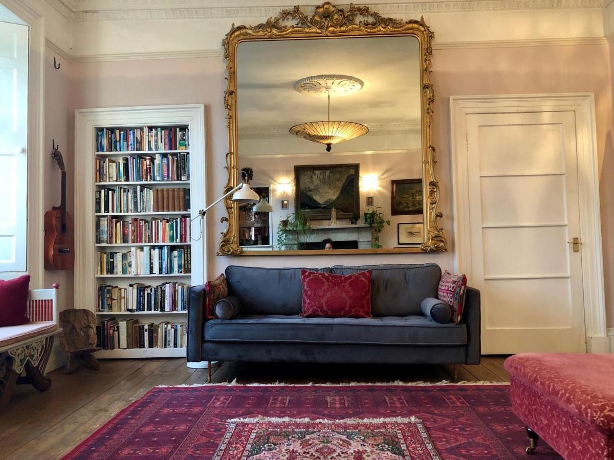 Central Apartment With Parking, Original Art And Antiques Edinburgh Ngoại thất bức ảnh