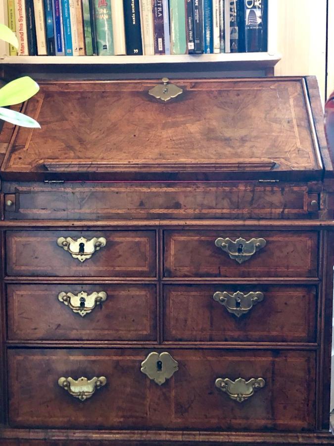 Central Apartment With Parking, Original Art And Antiques Edinburgh Ngoại thất bức ảnh