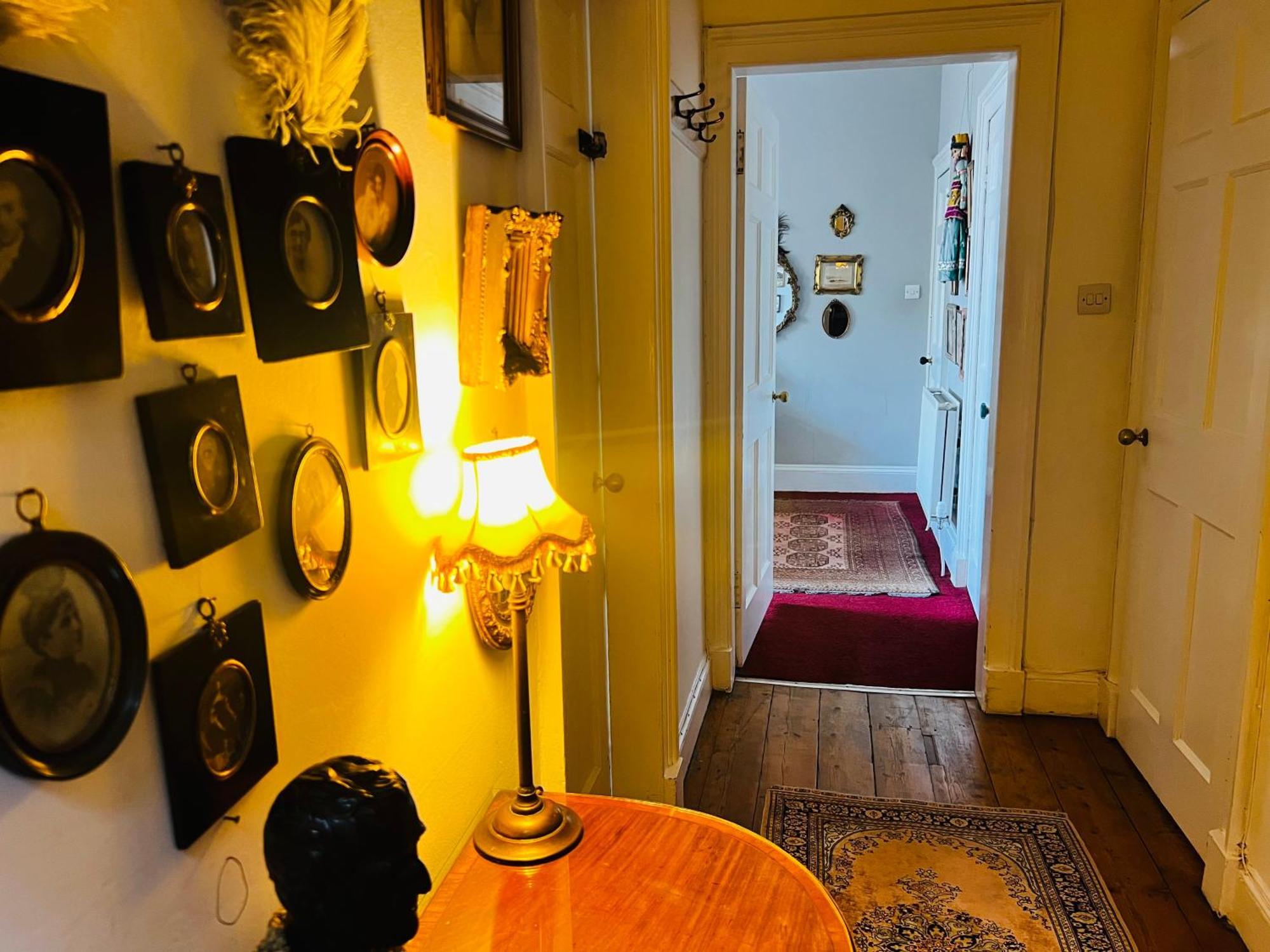 Central Apartment With Parking, Original Art And Antiques Edinburgh Ngoại thất bức ảnh