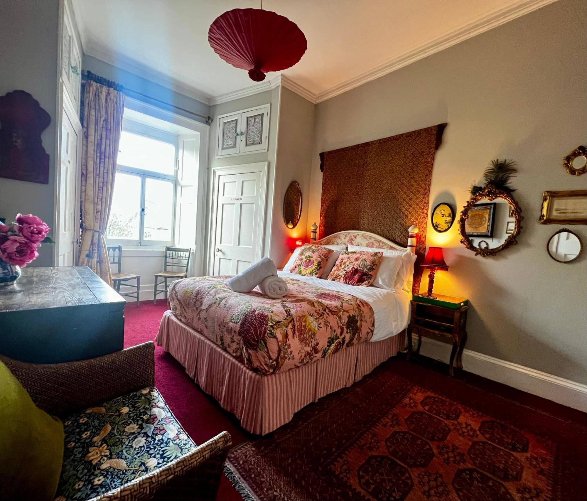Central Apartment With Parking, Original Art And Antiques Edinburgh Ngoại thất bức ảnh