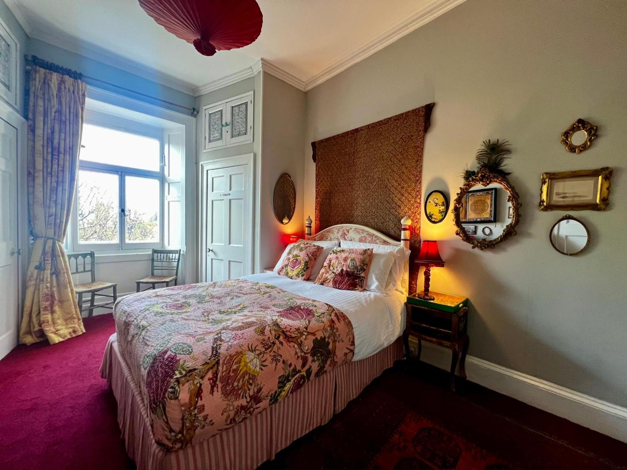 Central Apartment With Parking, Original Art And Antiques Edinburgh Ngoại thất bức ảnh