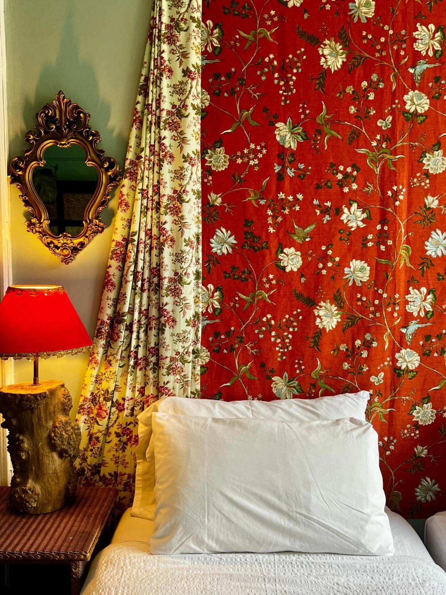 Central Apartment With Parking, Original Art And Antiques Edinburgh Ngoại thất bức ảnh