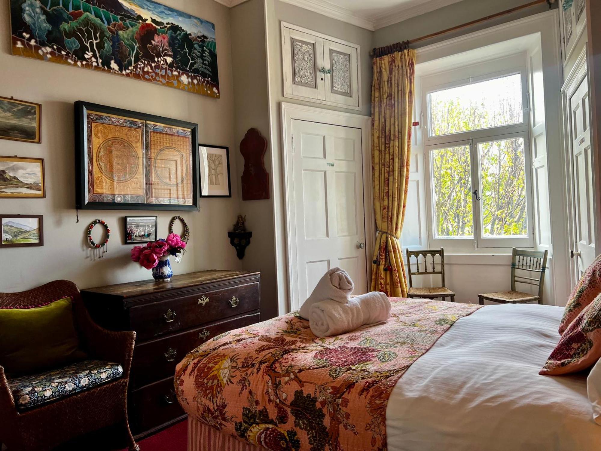 Central Apartment With Parking, Original Art And Antiques Edinburgh Ngoại thất bức ảnh