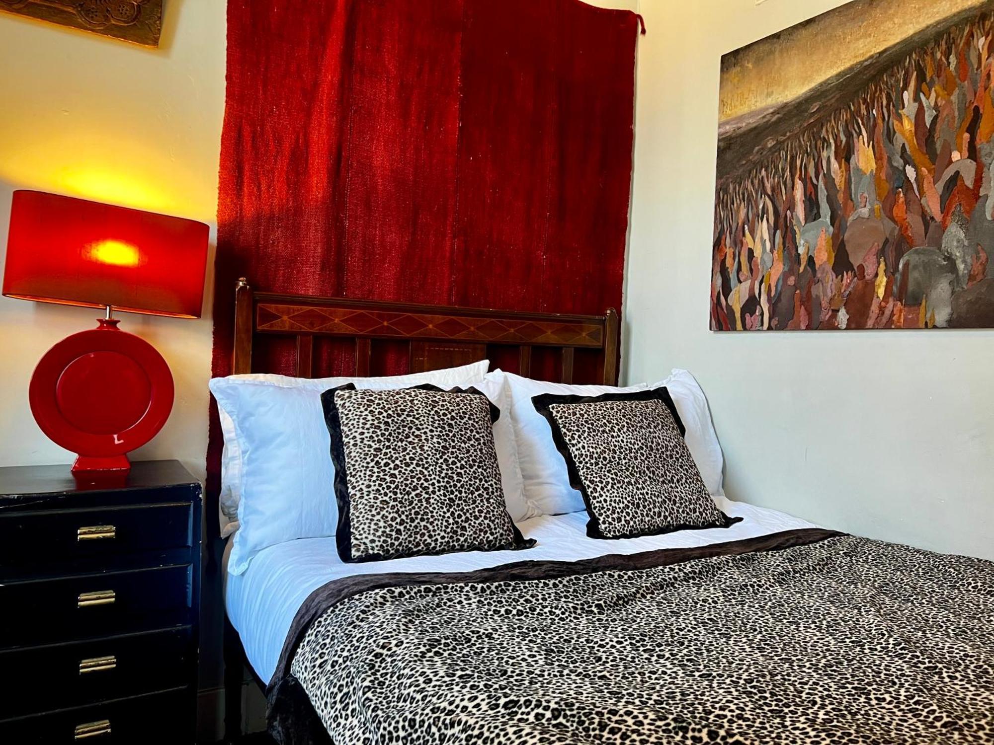 Central Apartment With Parking, Original Art And Antiques Edinburgh Ngoại thất bức ảnh