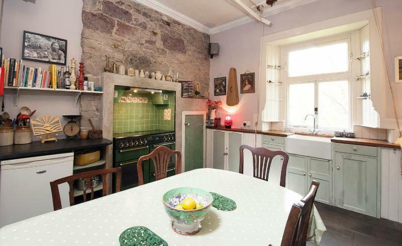 Central Apartment With Parking, Original Art And Antiques Edinburgh Ngoại thất bức ảnh